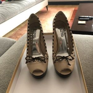 Brand New Michael Kors Naples Platform pumps 35.5